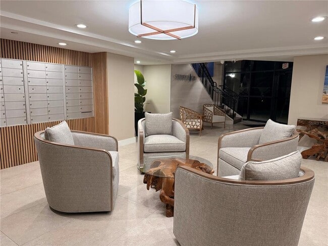 Building Photo - 670 Island Way