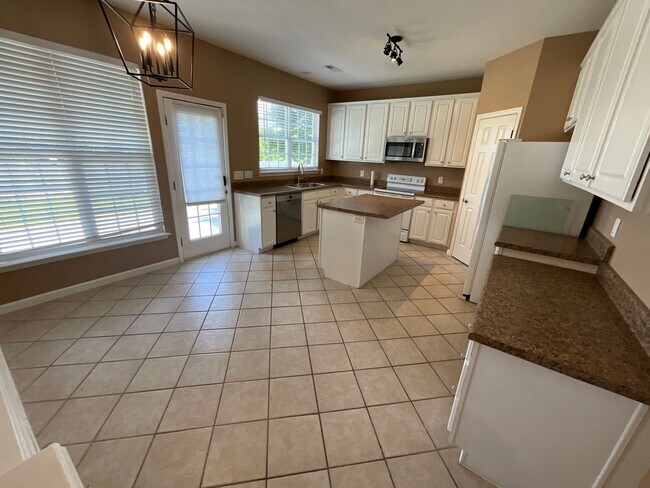 Building Photo - Half Off First Month's rent if you move in by July 31st, Spacious & Elegant 4 BR / 2.5 BA High Po...