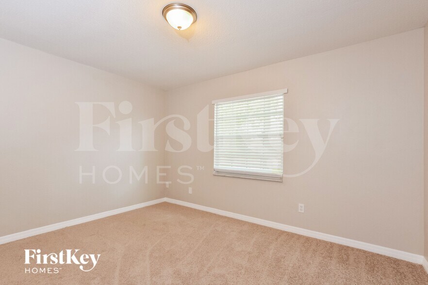 Building Photo - 833 Pine Forest Trail W