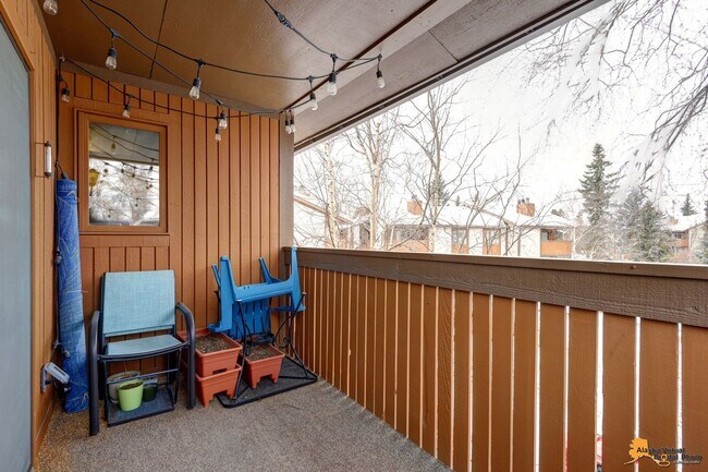 Building Photo - South Anchorage 2 bed/2 bath Condo with Garage and In Unit Laundry