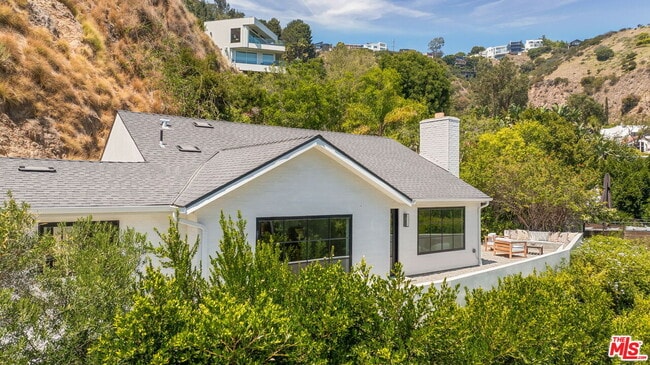 Building Photo - 8353 Sunset View Dr