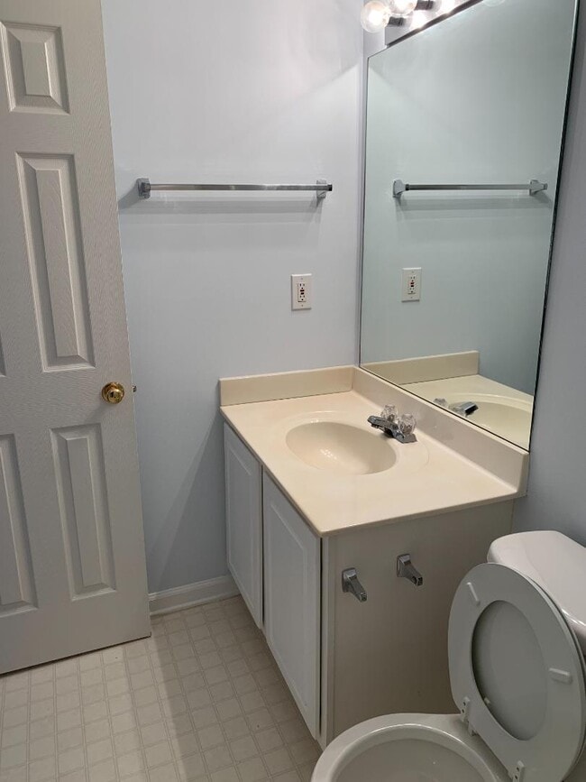 Building Photo - 27 Highoak Dr