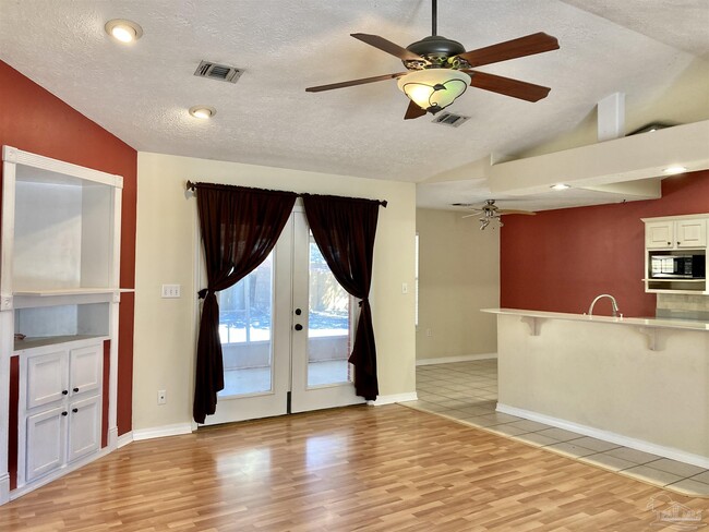 Building Photo - 3146 Live Oak St