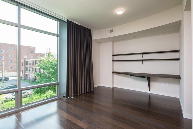 Building Photo - Beautiful Studio Condo In The Adelicia