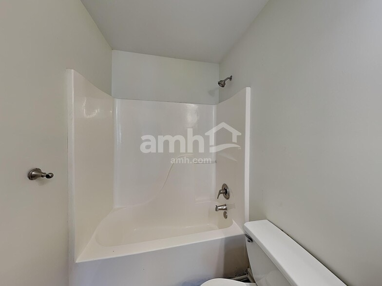 Building Photo - 2026 Oakbluff Way SW