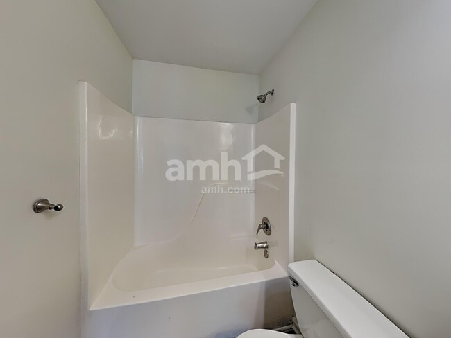 Building Photo - 2026 Oakbluff Way SW