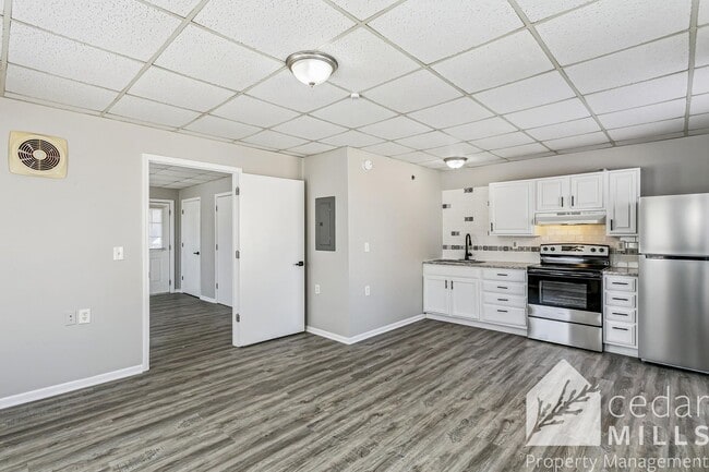 Building Photo - Wheelchair accessible LARGE 1 bedroom on the North side!