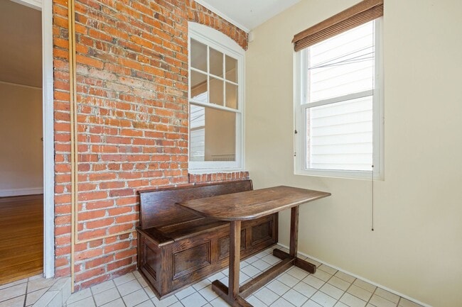 Building Photo - 3 Bedroom Home off of Patterson Ave **Avai...