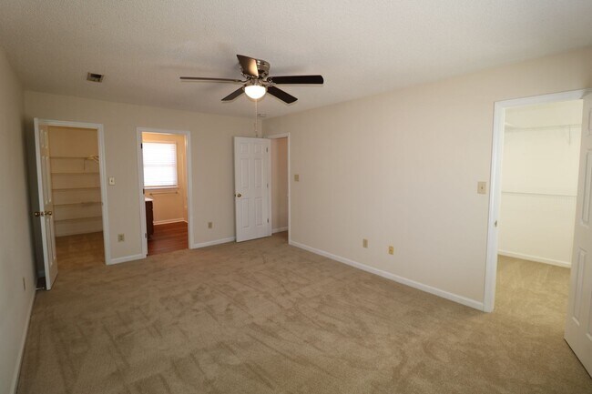 Building Photo - 1517 Bethesda Woods Ln