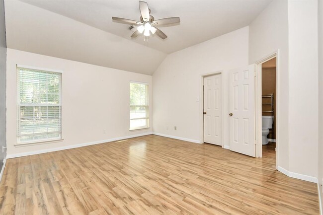 Building Photo - 8811 Tan Oak Cir