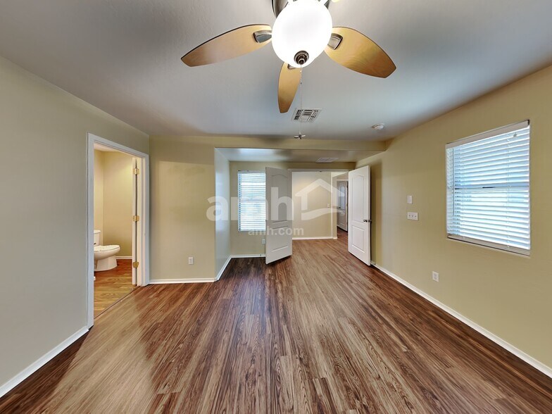 Building Photo - 18522 W Legend Dr