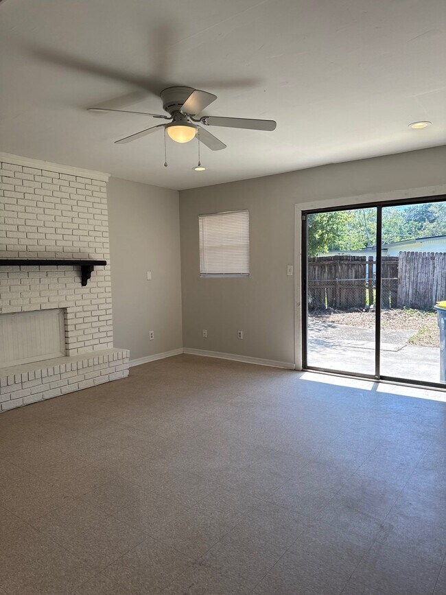 Building Photo - 10569 Citrus Ln
