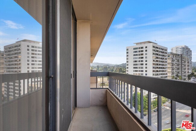 Building Photo - 10590 Wilshire Blvd