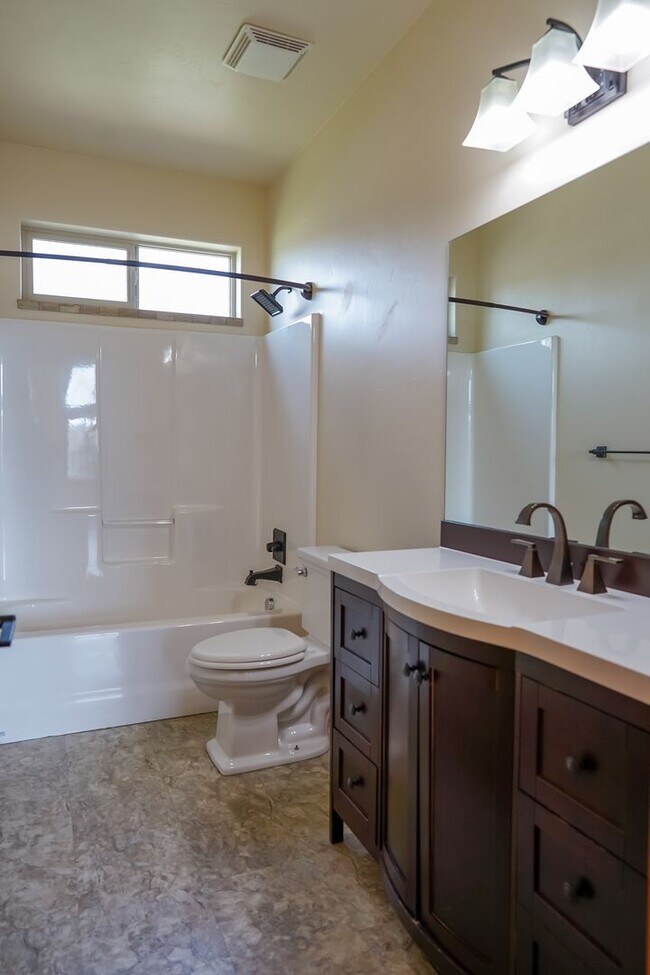 Building Photo - One Month's Free Rent