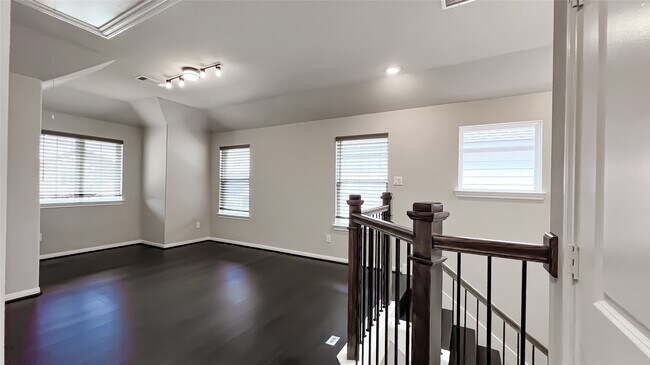 Building Photo - 732 Lake Lacosta Dr