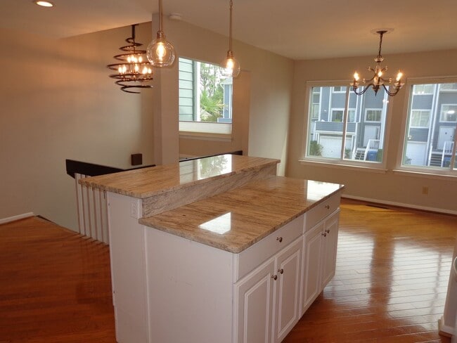 Building Photo - Shadowlawn - Shadow Cove Condominiums