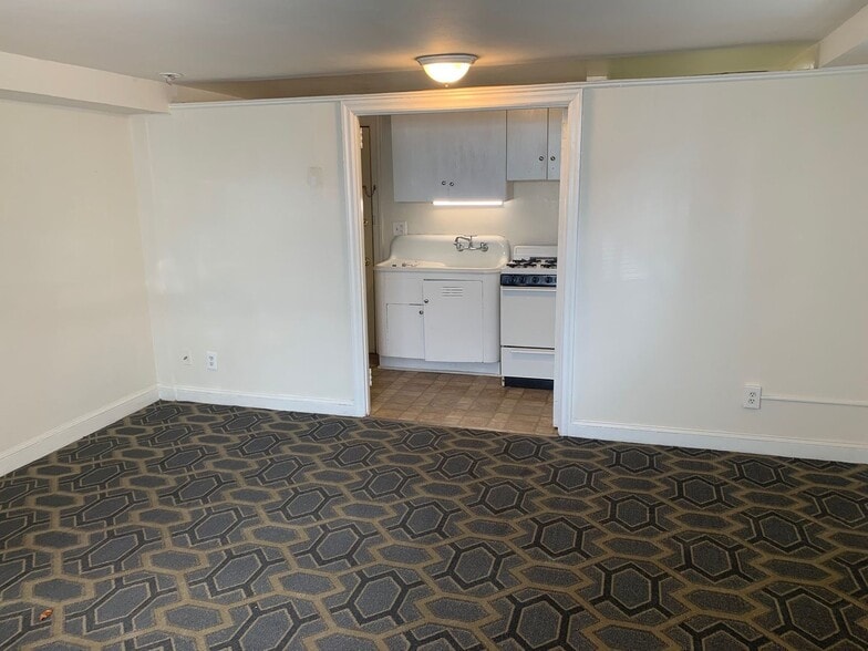 Building Photo - Fabulous Frankford Studio, Available Now!