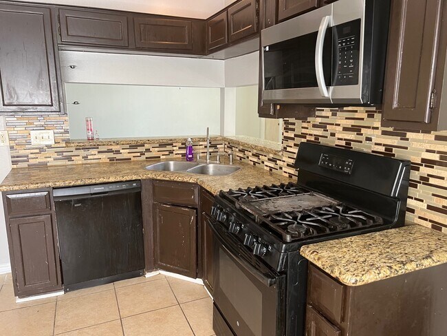 Building Photo - 6111 Quiet Village Ct