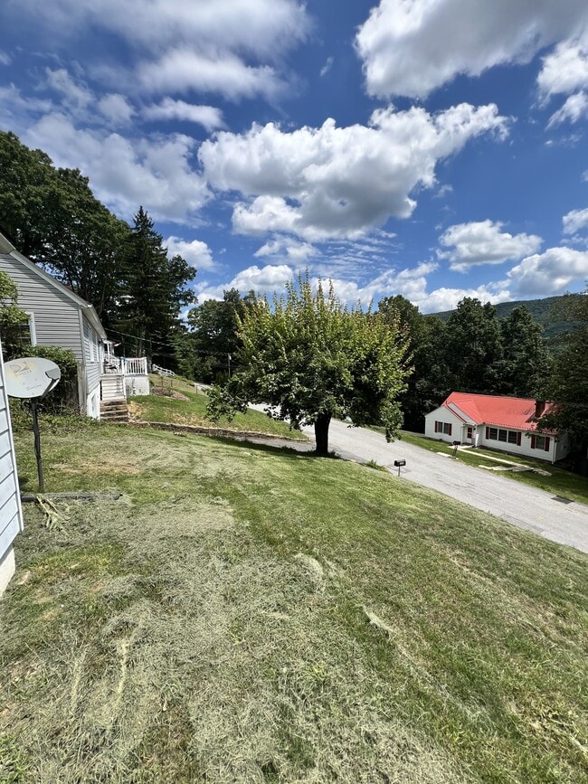 Building Photo - 1219 East Dr
