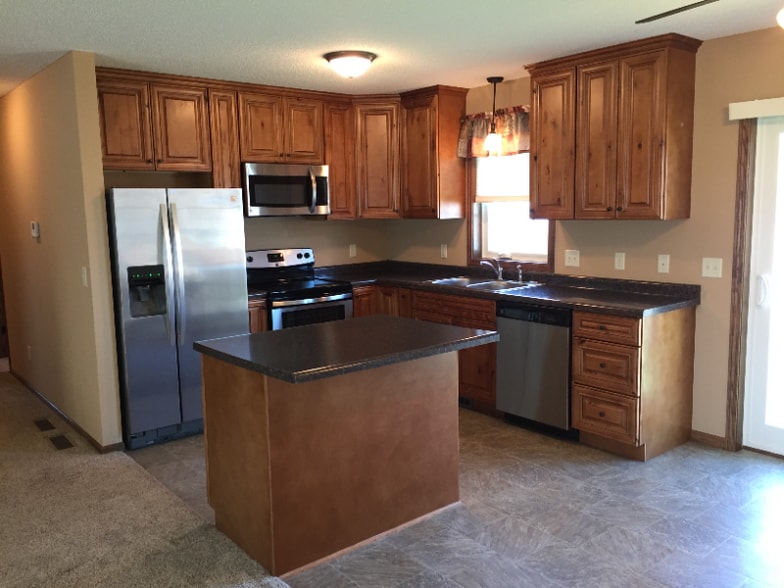 Building Photo - 1061 Taft St S