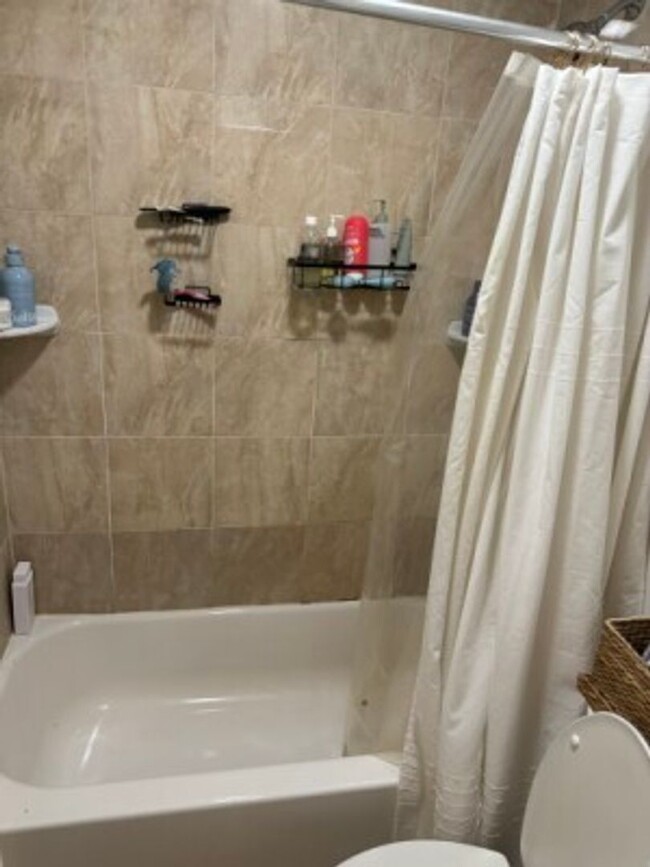 Building Photo - North End - 2 bedroom apartment - 9/1