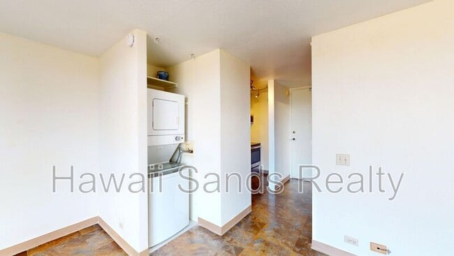 Building Photo - 1560 Thurston Ave