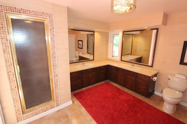 Building Photo - Incredible home on a private & secluded lot.