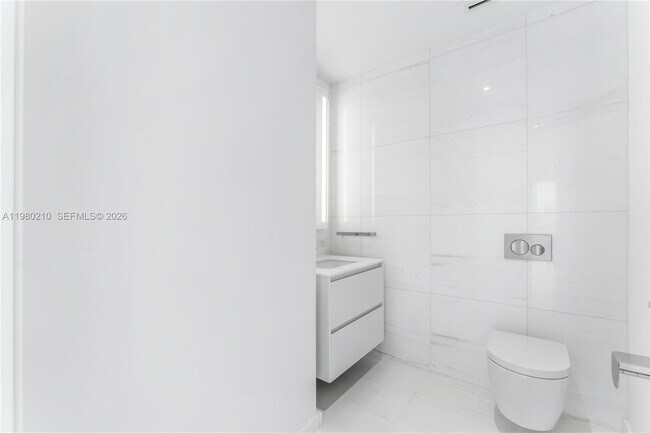 Building Photo - 300 Biscayne Blvd Way