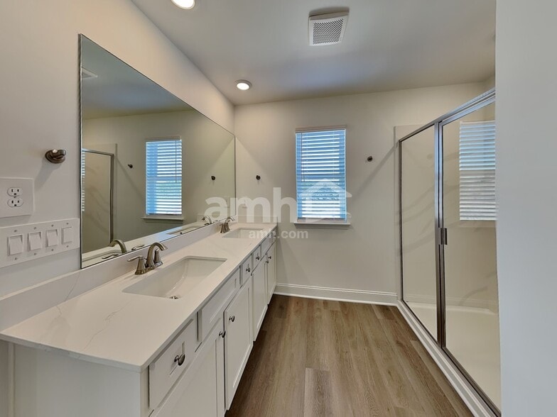 Building Photo - 100 Punderson Dr