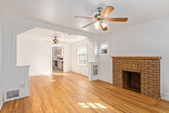 Building Photo - Great two bed two bath bungalow for rent i...