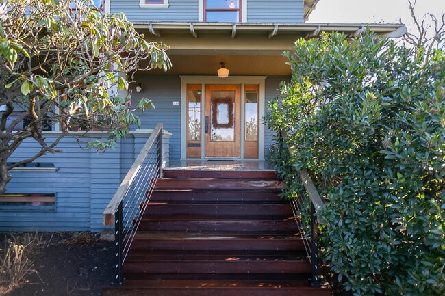 Front Door - 718 NE Dekum St