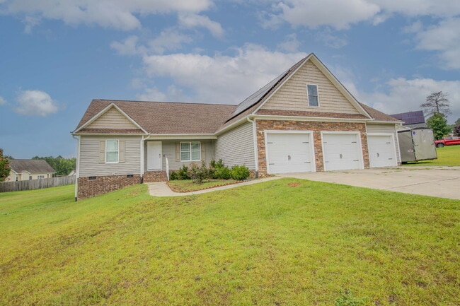 Building Photo - *Lease Special!* Fiber optic internet incl...