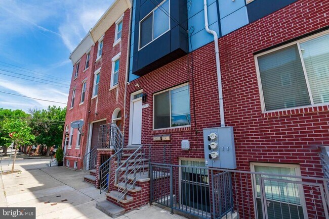 Building Photo - 1755 N Marshall St