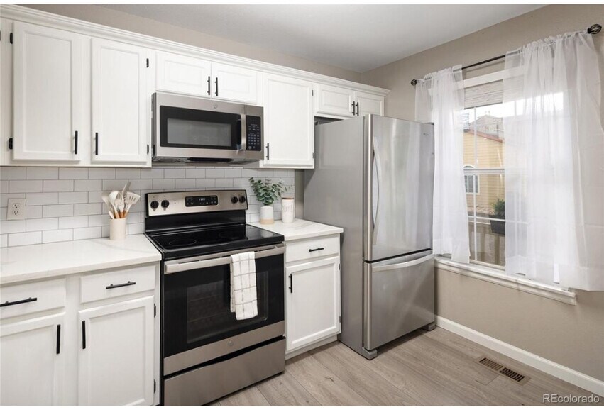 Kitchen - 10587 W Maplewood Dr