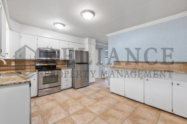 Building Photo - 512 Cindy St