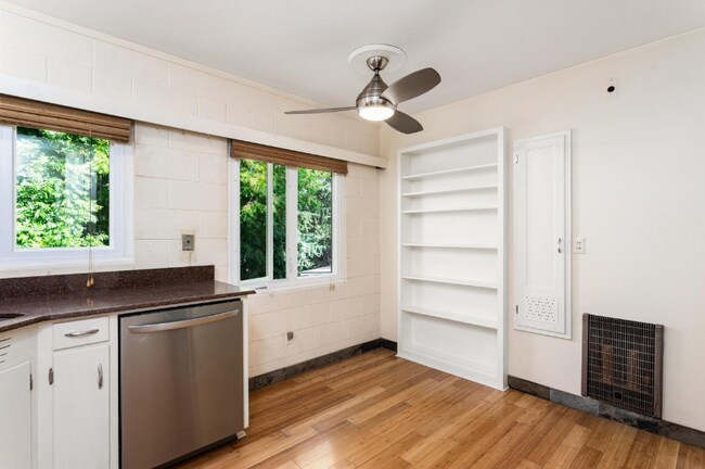 Building Photo - 3145 Sheridan St