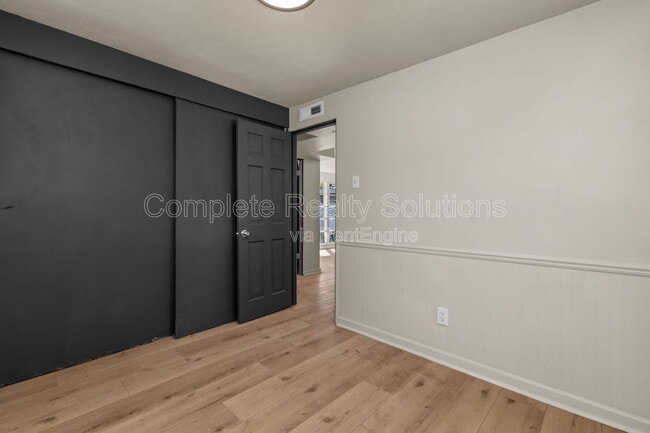 Building Photo - 1395 St Jean St