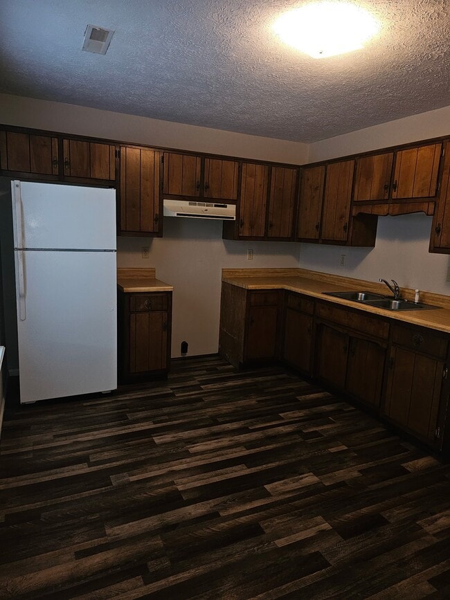 Building Photo - 378 River St