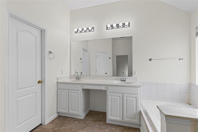Building Photo - 807 Cheyenne Dr