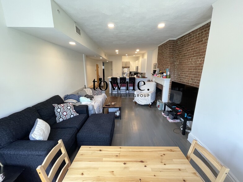 Building Photo - 1402 Beacon St