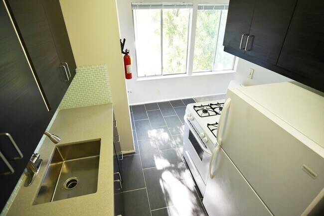 Building Photo - 3600 Dimond Ave