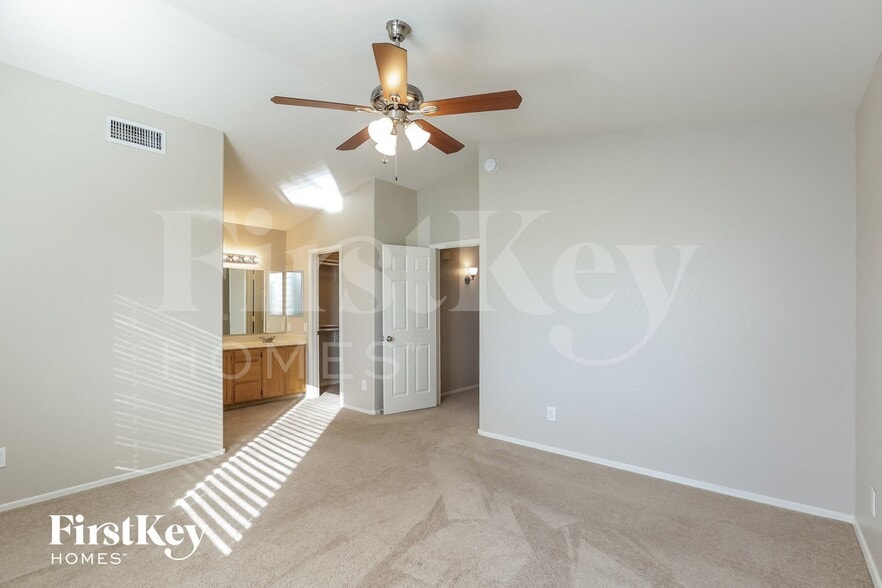 Building Photo - 8735 W Sierra Vista Dr