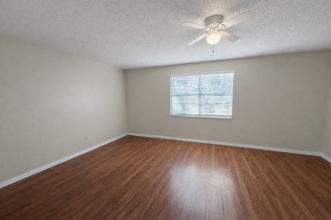 Building Photo - Woodlands / Lakeside Estates