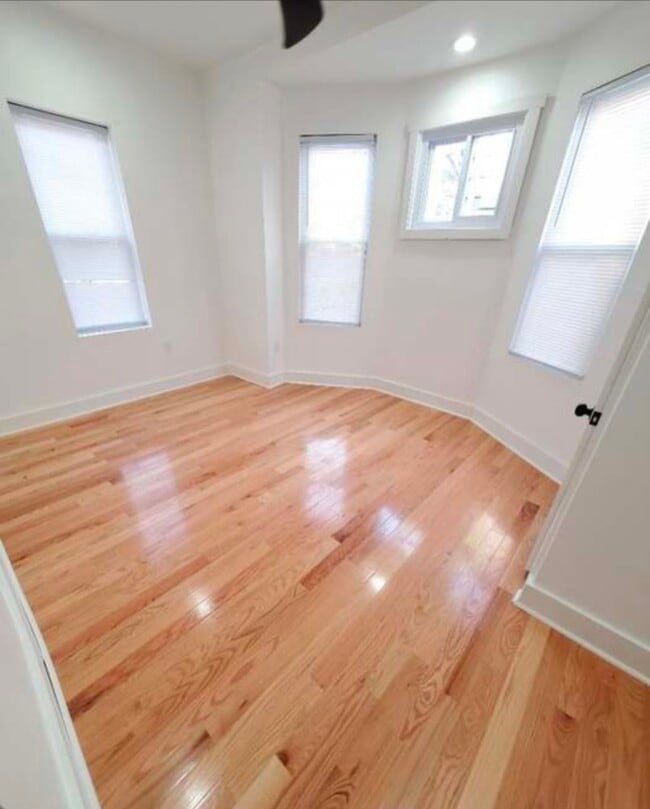 Building Photo - 5425 Catharine St