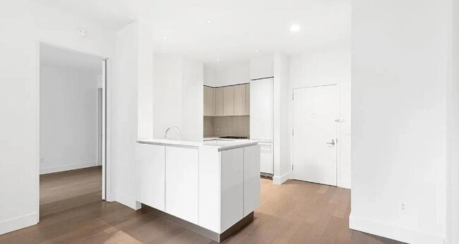 Building Photo - 3 bedroom in NEW YORK NY 10005