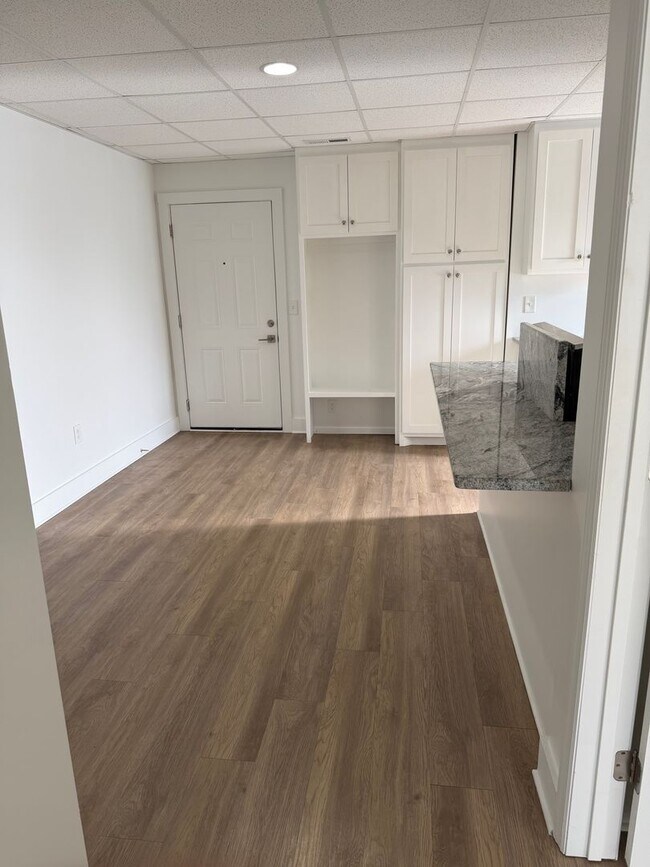 Building Photo - 400 Gallatin Ave