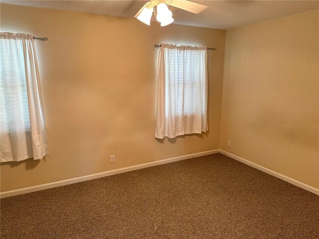 Building Photo - 104 Courtyard Villas Ln