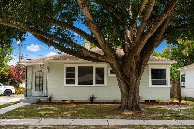 Building Photo - 2 Bedroom, 1 Bathroom Home for Rent in St Pete!