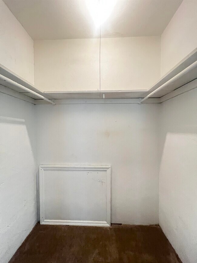 Building Photo - 3720 Rock Brook Dr