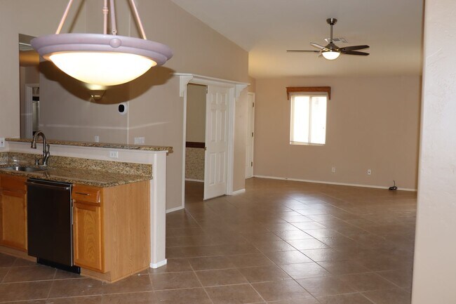 Building Photo - 4943 W Rosebay Dr